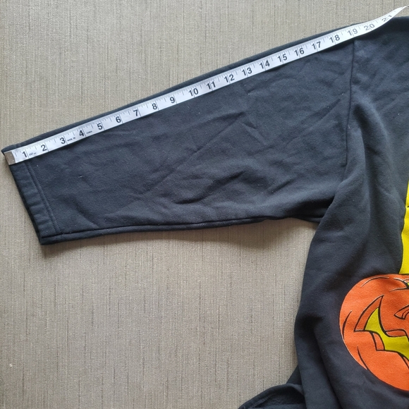Vintage Mickey Unlimited Sweatshirt Halloween Disney Glow In The Dark Pumpkin - Picture 7 of 7